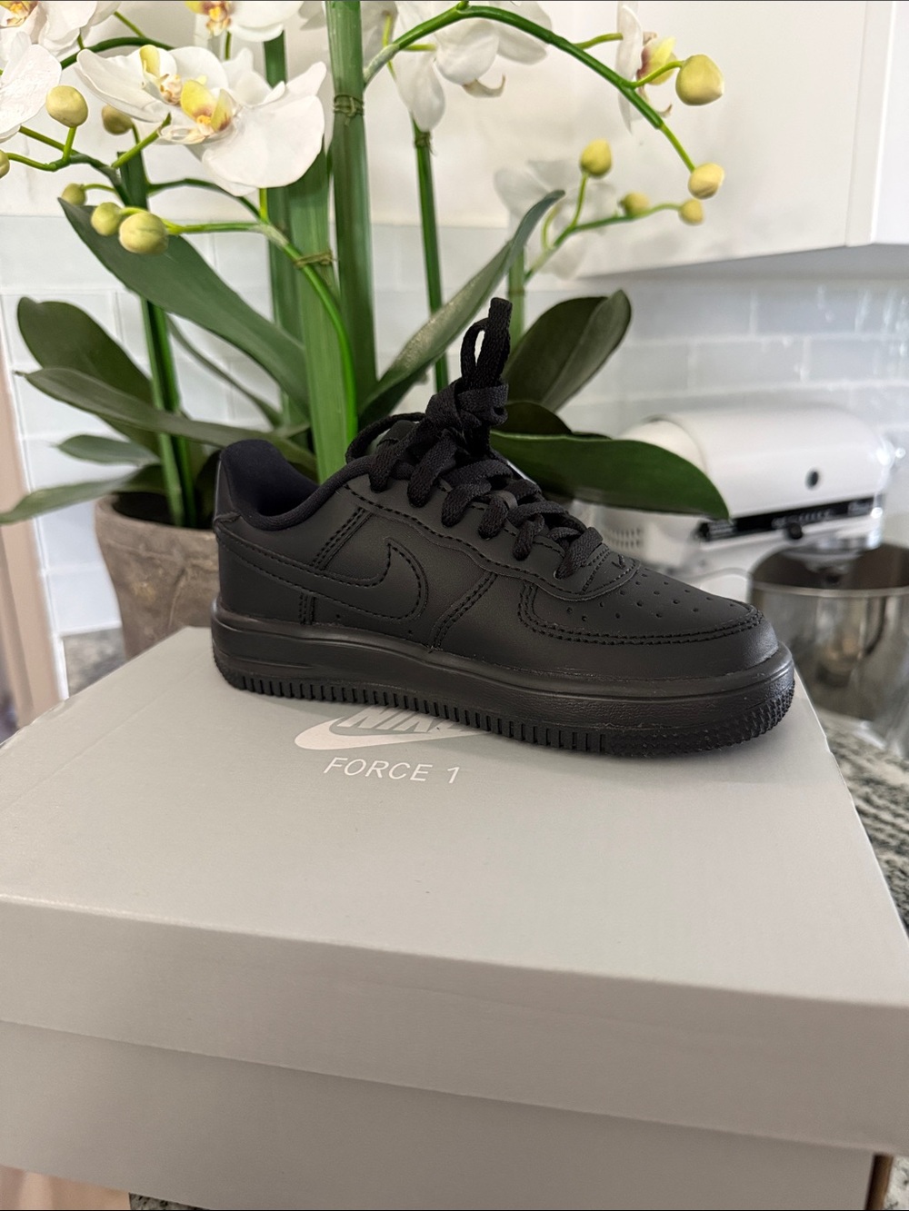 Nike Kids Black Low-Top Sneakers